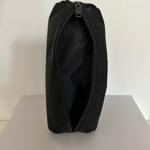 TUMI Electronic Cord Pouch Black (ALPHA) - Picture 3 of 3